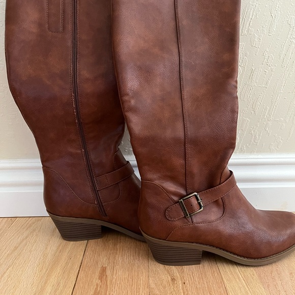 FRYE AND CO. Cognac Brown Leather Knee Boots with Buckle NWOT never worn - Picture 2 of 3